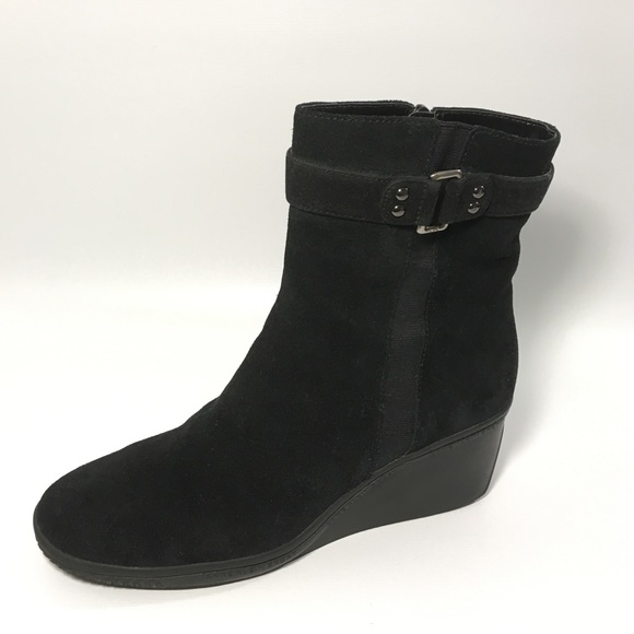 Anne Klein Shoes - Anne Klein 💥HP💥black suede bootie